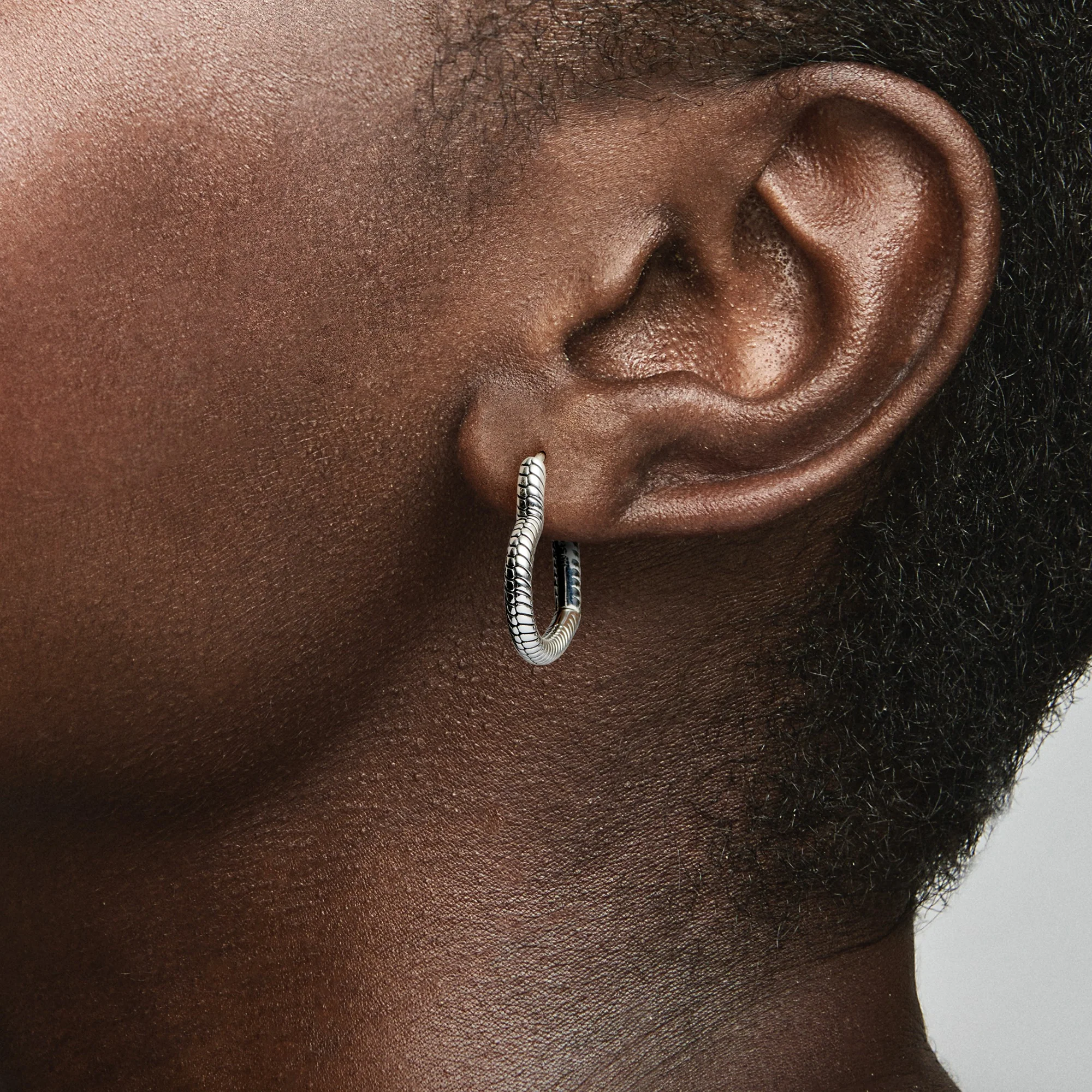 Heart Snake Chain Pattern Sterling Silver Hoop Earrings - Image 3
