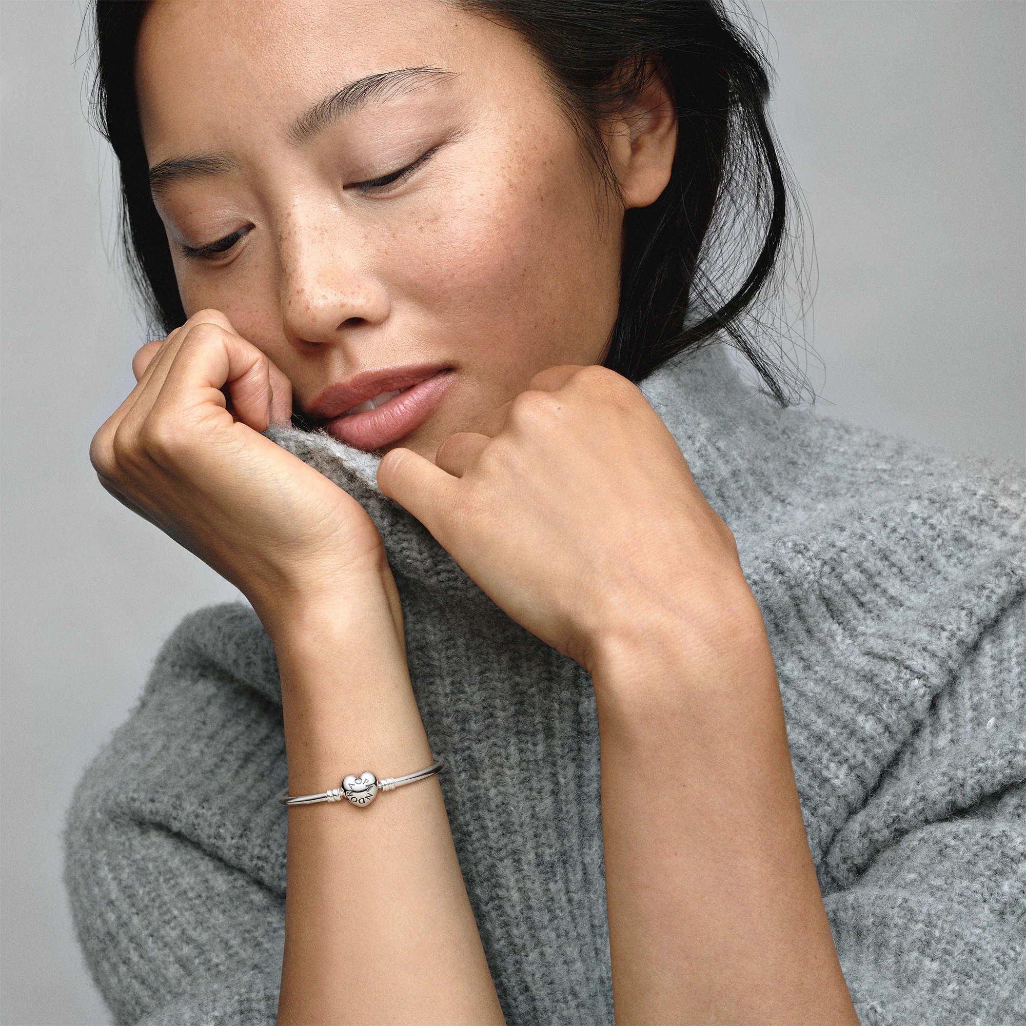 Silver Bangle With Heart-Shaped Clasp - Image 4