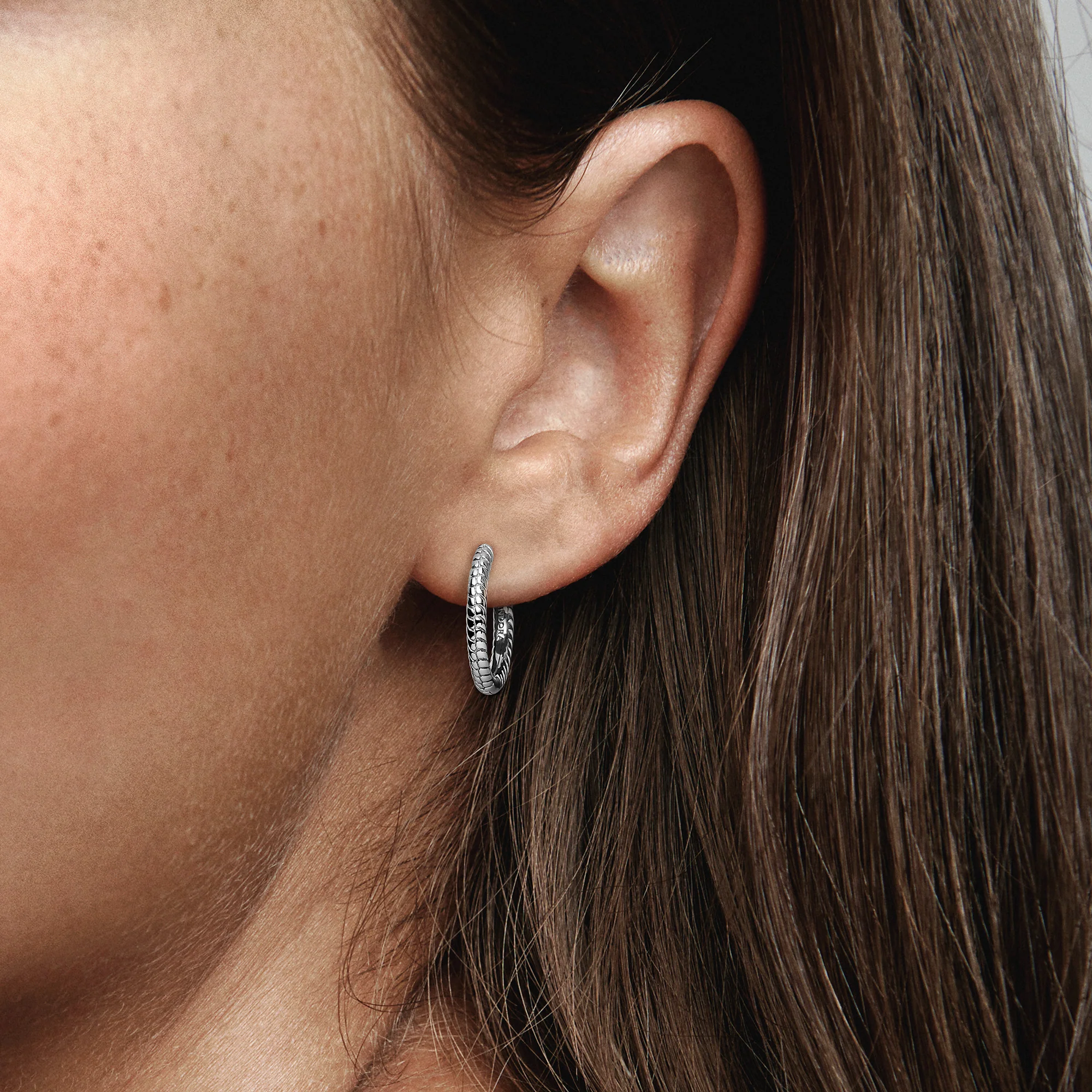 Snake Chain Pattern Sterling Silver Hoop Earrings - Image 3